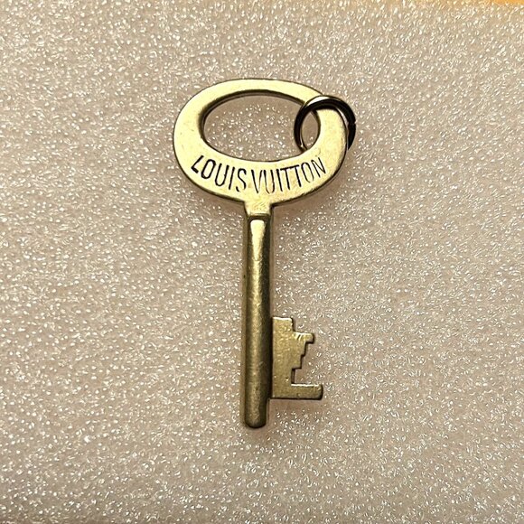 LOUIS VUITTON Vintage Steamer Trunk Skeleton Luggage Key # 124572 - Picture 1 of 4